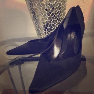 Beautiful Giorgio Armani Satin black pumps !